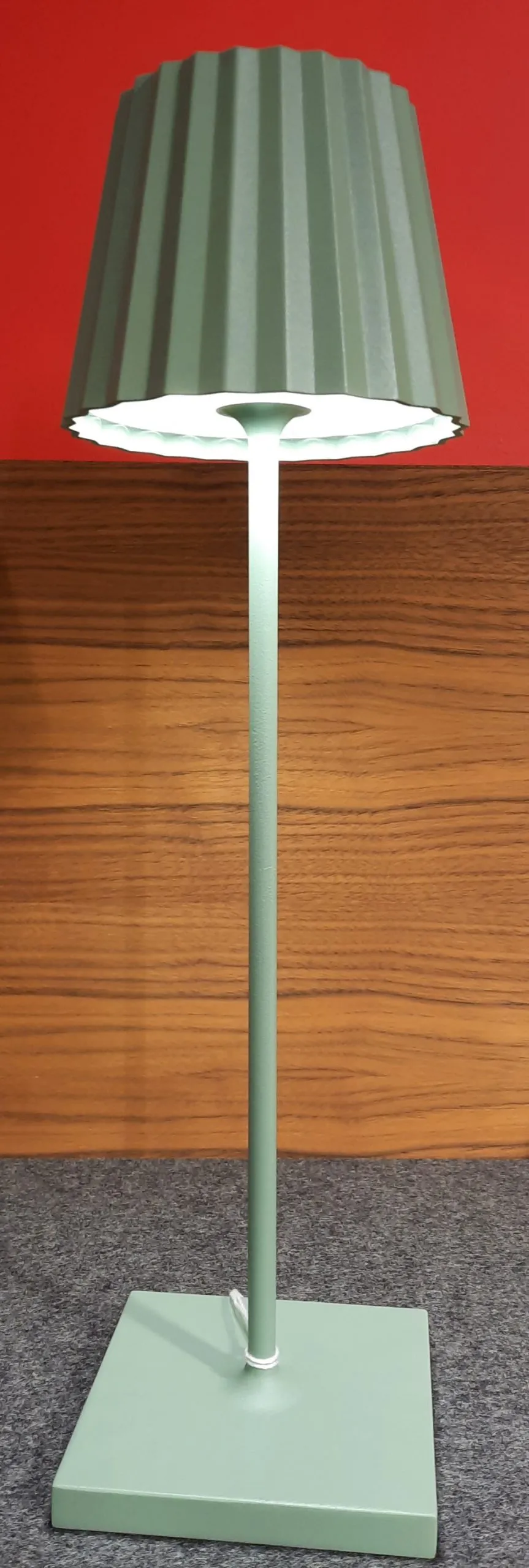 Lampe Troll 2.0 Tischleuchte olivgreen Spritzwassergeschützt,Akkulaufzeit 24 Stunden,