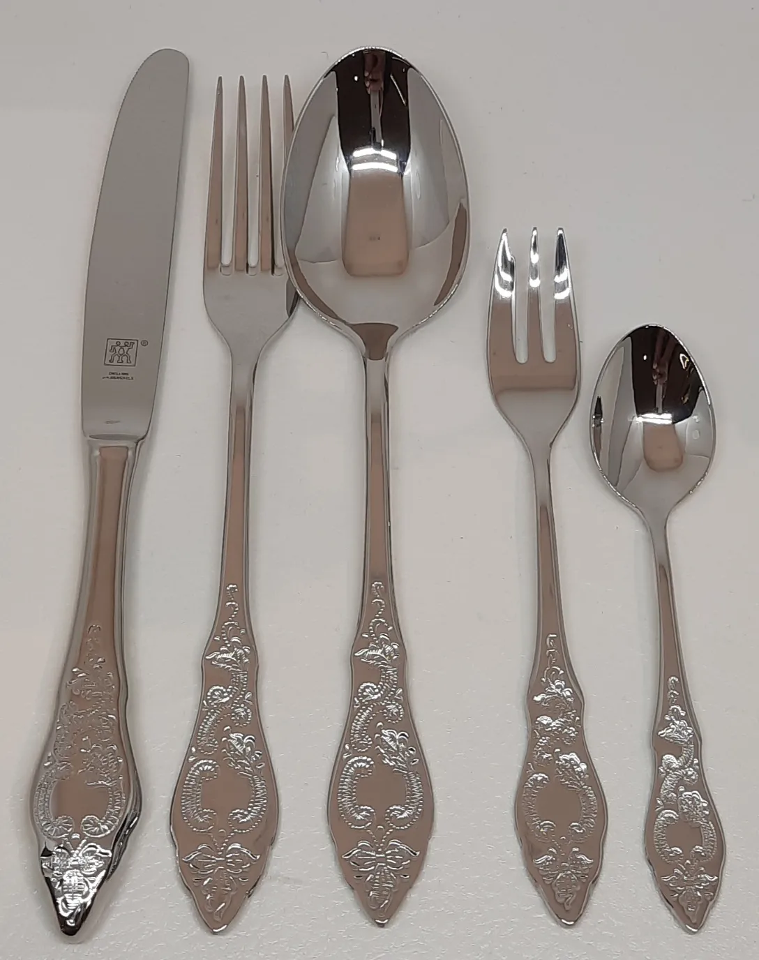 Besteckset OSTFRIESEN 68tlg. für 12 Personen  mit aufwendig geprägten Verzierungen