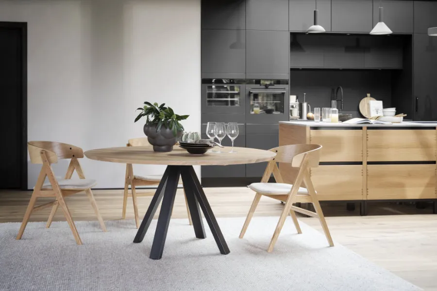 CARRADALE V-Leg Round Dining Table Ø150 CM Rowico