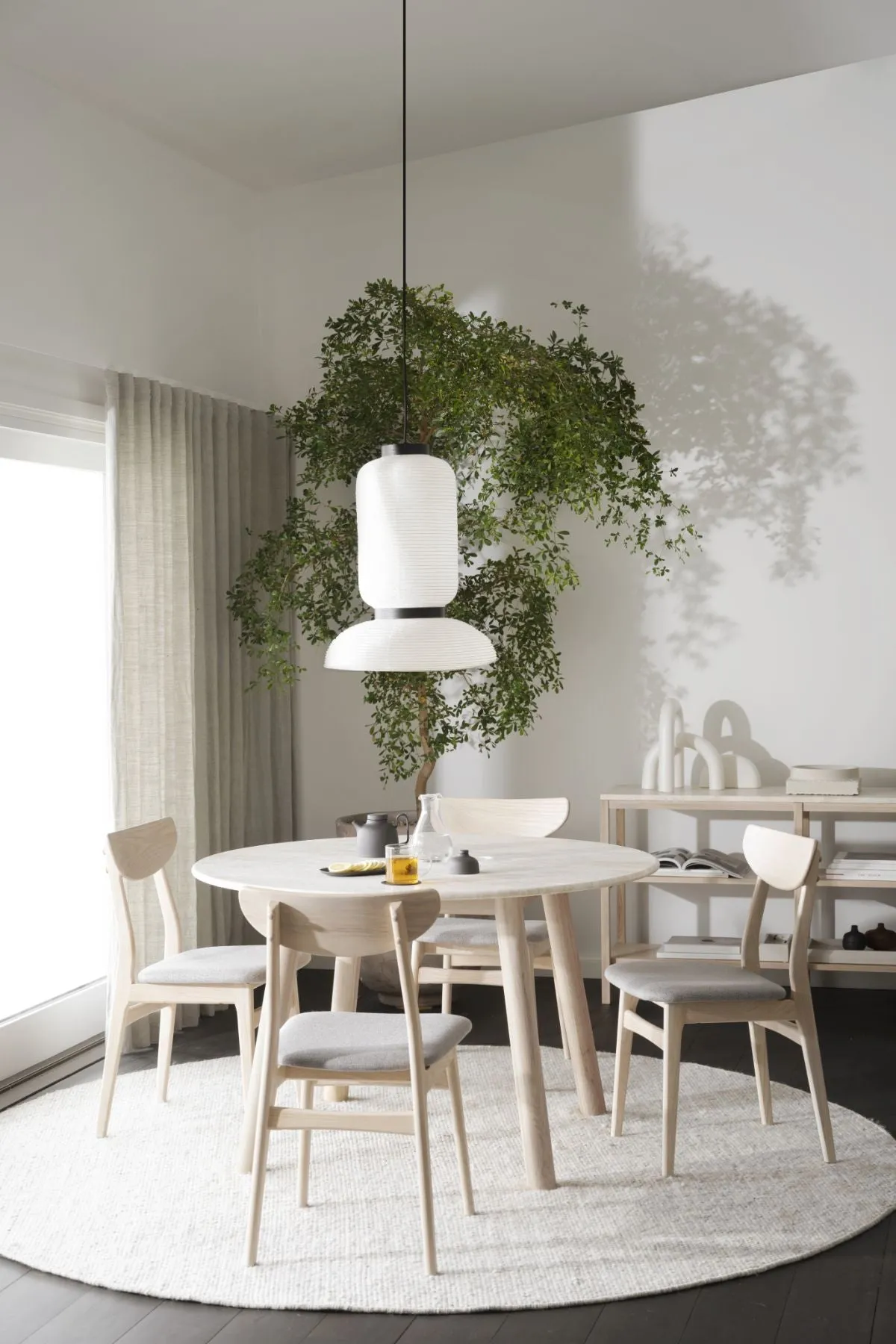 TARANSAY Round Table, Beige Travertine Top, Whitewash Legs Ø 125 CM