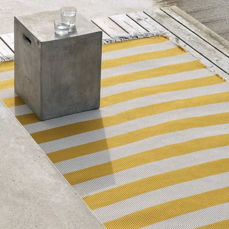 IN / OUT Big Stripe Outdoor-Teppich von Woodnotes